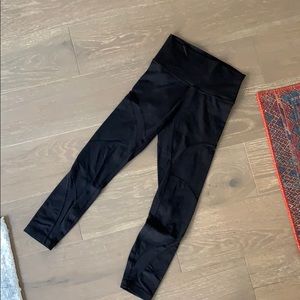 Mesh detail Lululemon 7/8 pants